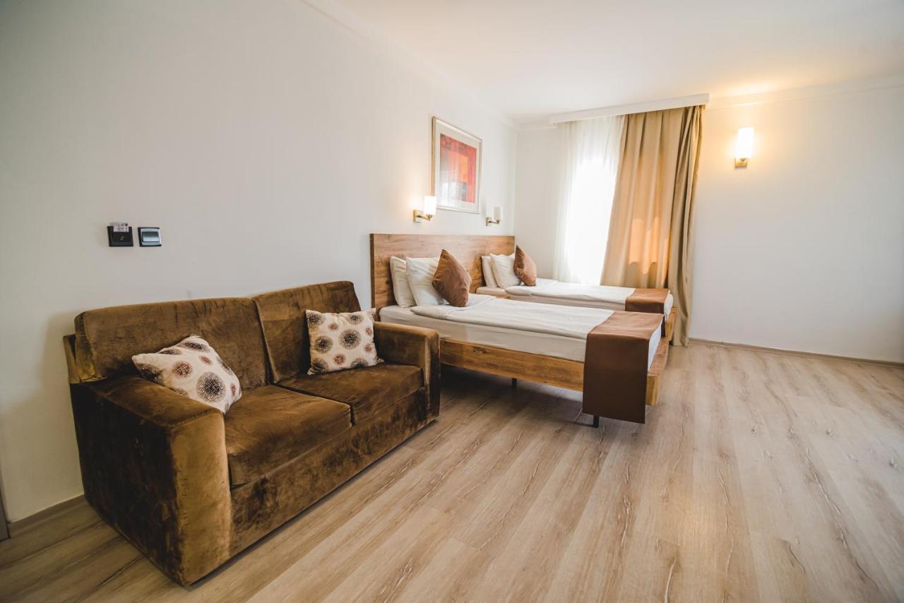 Uptown Bueyuek Anadolu Girne Hotel Exterior foto