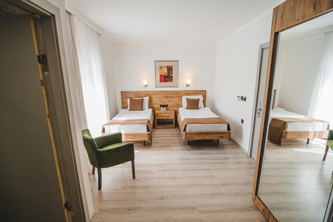 Uptown Bueyuek Anadolu Girne Hotel Exterior foto