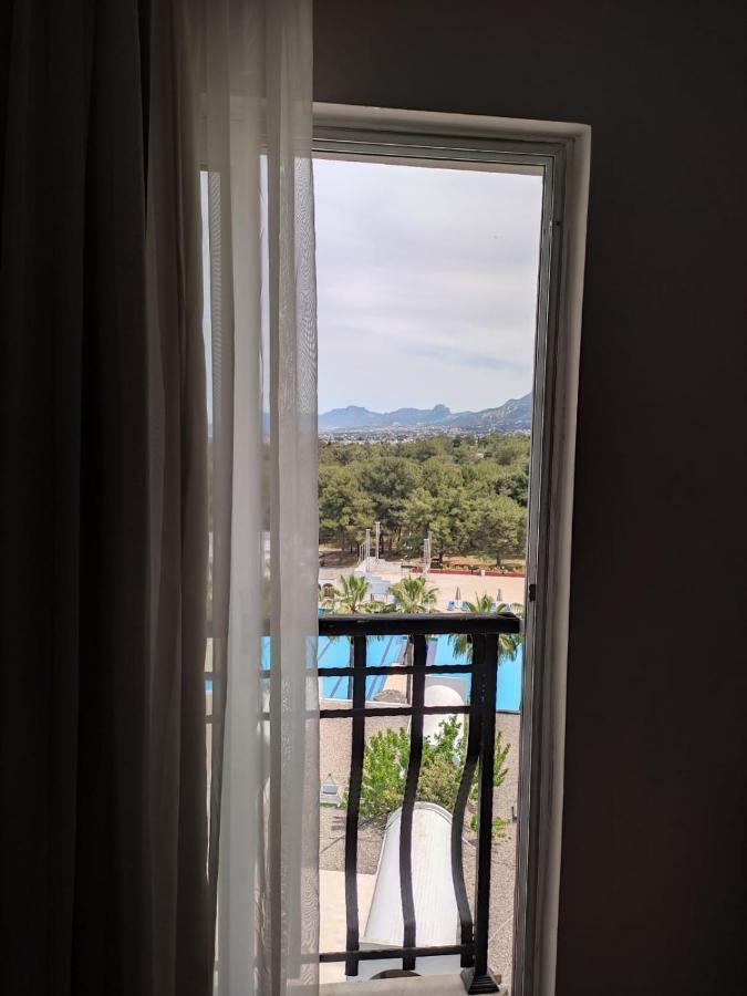 Uptown Bueyuek Anadolu Girne Hotel Exterior foto