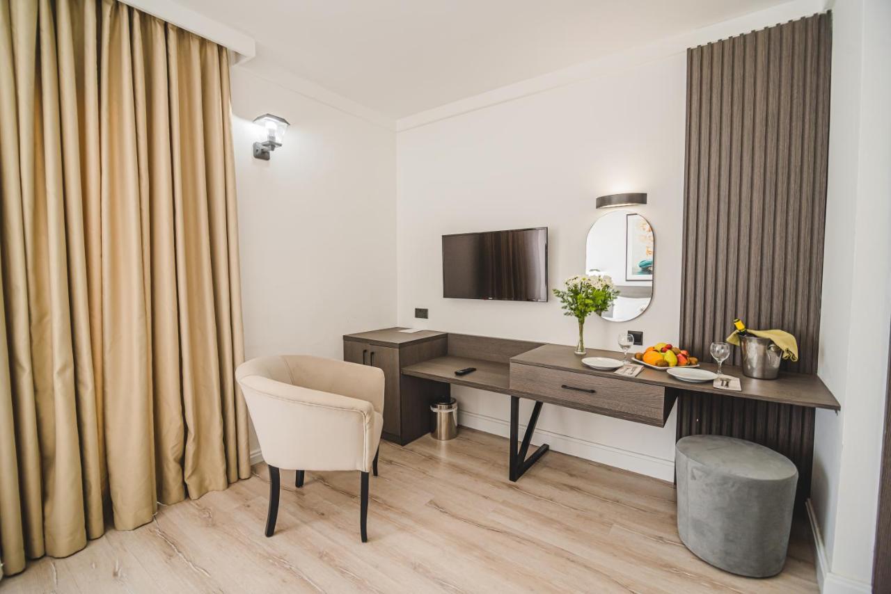 Uptown Bueyuek Anadolu Girne Hotel Exterior foto
