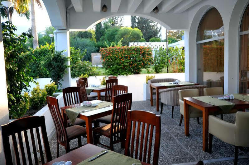 Uptown Bueyuek Anadolu Girne Hotel Exterior foto