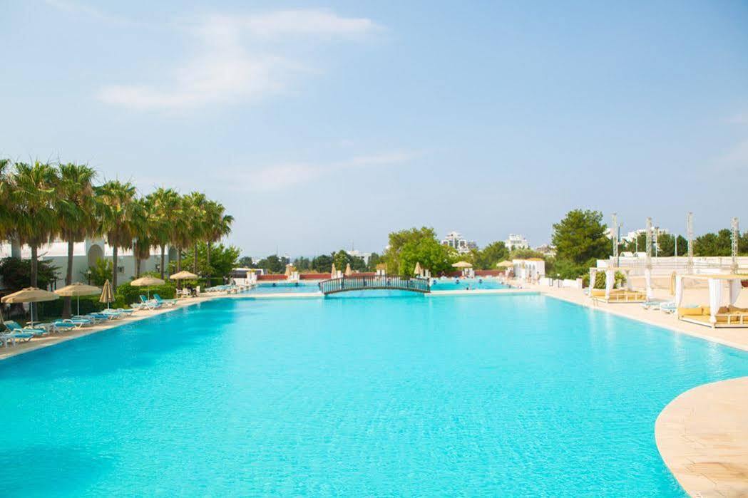 Uptown Bueyuek Anadolu Girne Hotel Exterior foto